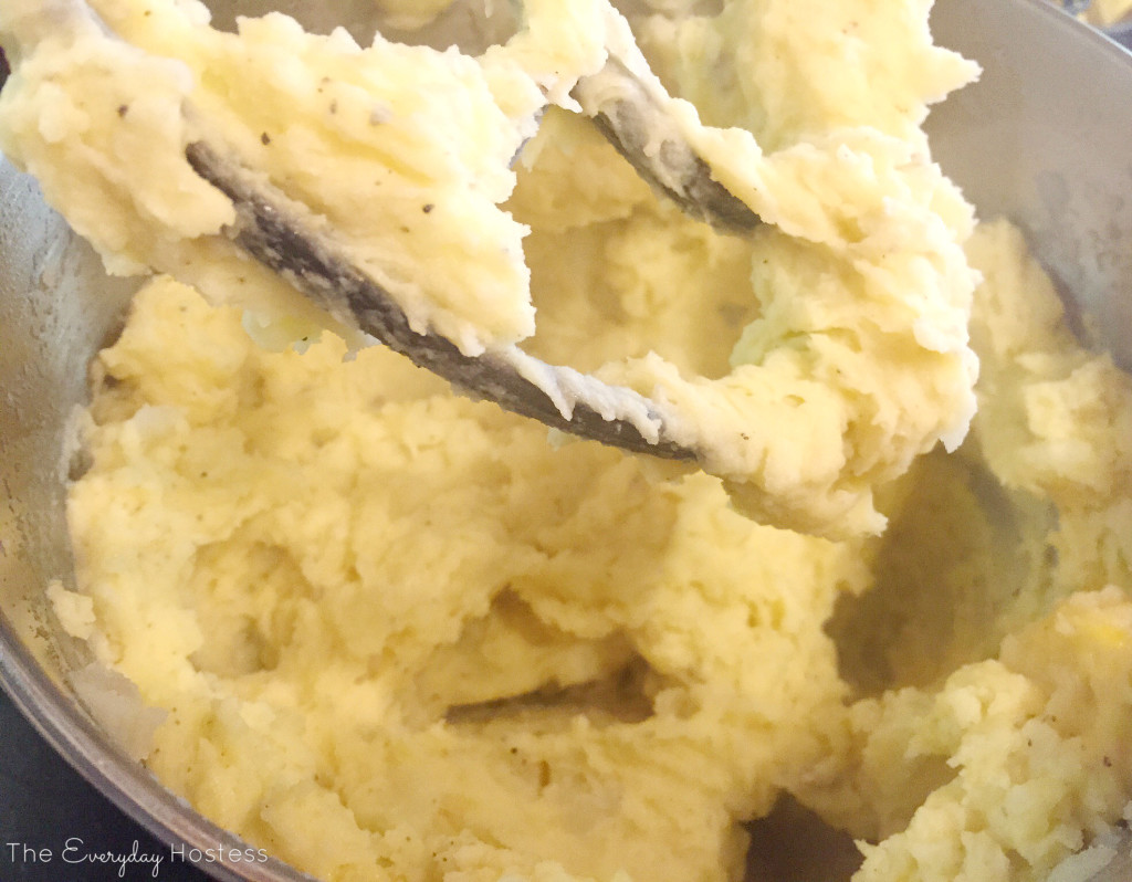 Cheddar Cheese Mashed Potatoes | The Everyday Hostess